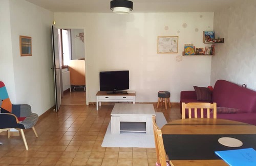 Gilly-sur-Isere Appartement | T2 au Calme, les Animaux de Compagnie Sont les Bienvenus