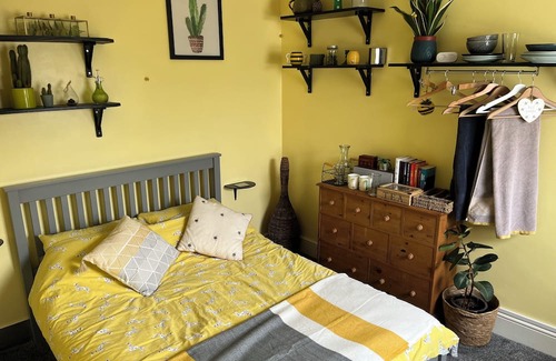Newhaven Maison | Cosy Double Bedroom TV, microwave and breakfast of cereal & toast, tea & coffee