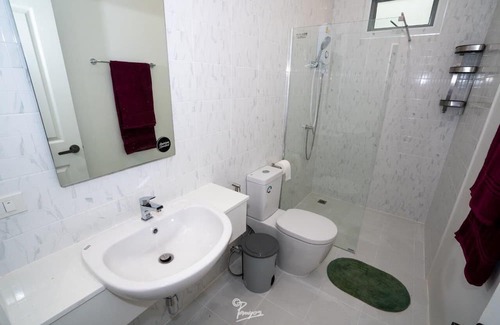 Kanchanaburi Maison | Modern home in Kanchanaburi set in beautiful riverside spa resort