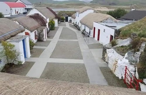 Greencastle Maison | Seafront Castle Inn - just off the Ferry!