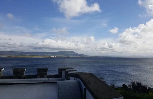 Greencastle Maison | Seafront Castle Inn - just off the Ferry!