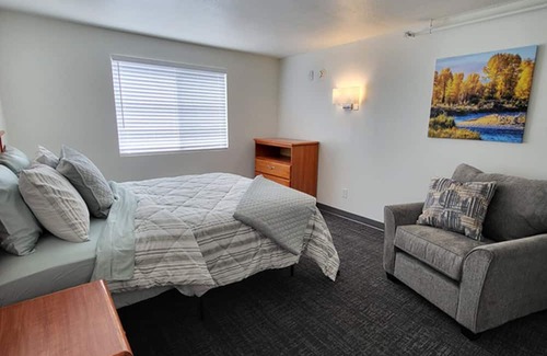Evanston Appartement | Secure Access Building, Fresh Fully Remodeled Apartment