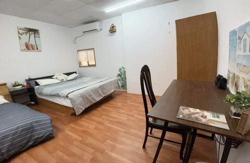 West Central District Maison | 位於安平觀光區正中心，寵物友善，古堡街122巷8號前有免費停車場，王城路周遭可合法停車