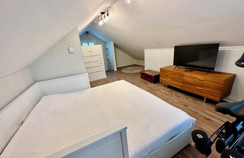 West Mystic Maison | Historic Mystic at it’s best - walking distance to DT & children’s park!