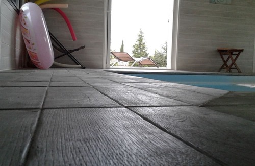 Aurel Appartement | Gite Spacieux 4 Personnes, Vaucluse. Acces Privatisé à une Piscine Interieure