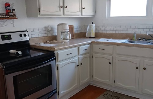 Troutville Maison | Pet friendly cozy cottage surrounded by nature. Minutes to Roanoke.