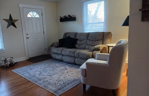 Troutville Maison | Pet friendly cozy cottage surrounded by nature. Minutes to Roanoke.