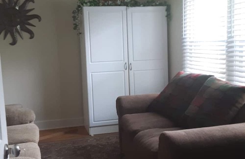Troutville Maison | Pet friendly cozy cottage surrounded by nature. Minutes to Roanoke.