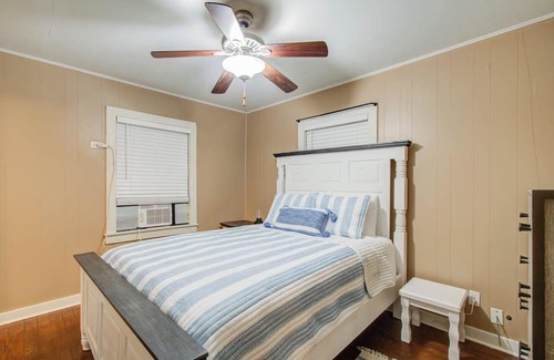 Wild Peach Village Maison | Cozy 1Bd/1Ba Waterfront Escape!