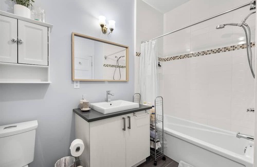 Rosemont-La Petite-Patrie Copropriété | Cute & Modern Condo - (Free Parking & Near Public Transit) - AC & Private Patios