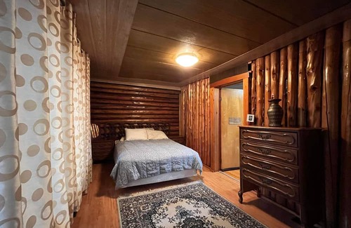 Rawdon Maison | Rustic Chalet