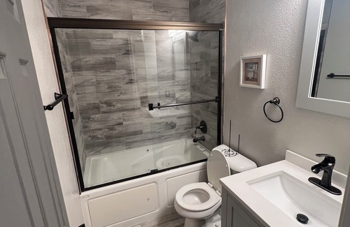 Brent Maison | Luxury, Centrally Located Family Retreat home!