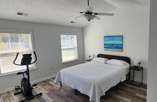 Issue Maison | Hideaway at Colonial Beach You can relax quiet hood just 5 Minutes to the Beach.