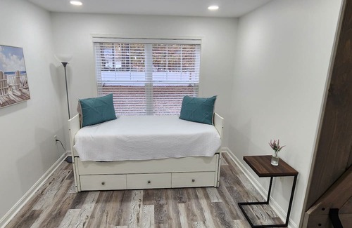 Issue Maison | Hideaway at Colonial Beach You can relax quiet hood just 5 Minutes to the Beach.