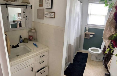 Farwell Maison | Clean, Quiet, Comfortable Home