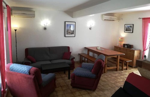 Combs-la-Ville Maison | Vrbo Property