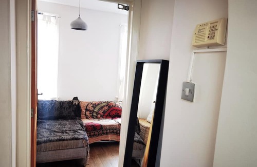 Enfield Appartement | Large clean double room in a modern quiet house close to train station&bus stop