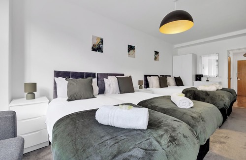 Bordesley Appartement | Serenity Suite SLEEPS 6 FREE PARKING, Pool Table and Netflix - ELYSIUM STAYS