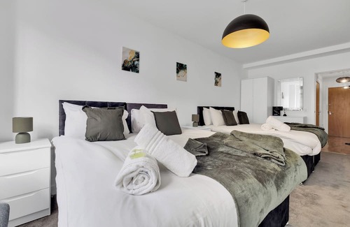 Bordesley Appartement | Serenity Suite SLEEPS 6 FREE PARKING, Pool Table and Netflix - ELYSIUM STAYS