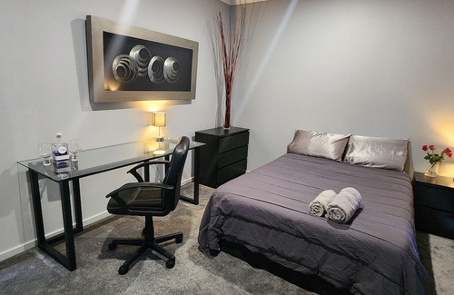 Ballina Maison | Modern Guest Suite A/C, spa, walk to shops, airport, cinema, restaurants, creek.