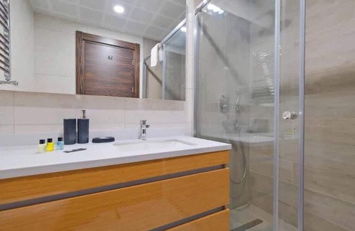 Basaksehir Appartement | Aspen - Modern Design 2BR Apt w/ Parking & Gym