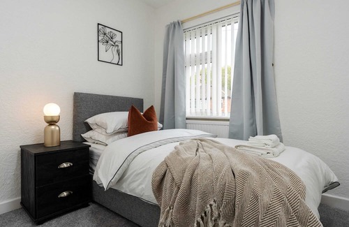 Bamber Bridge Maison | Serenity - 3 bedrooms, FREE WiFi & Parking