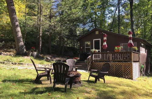 Antrim Cabine | Lake area: Romantic cabin for 2 beside a babbling brook