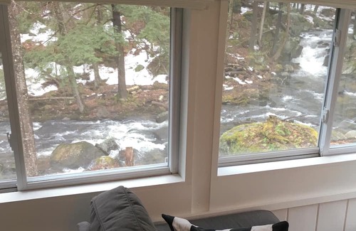 Antrim Cabine | Lake area: Romantic cabin for 2 beside a babbling brook