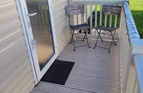Tunstall Chalet De Ski | Budget 3-Bed Caravan in Tunstall, Hull