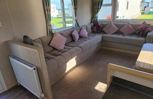 Tunstall Chalet De Ski | Budget 3-Bed Caravan in Tunstall, Hull