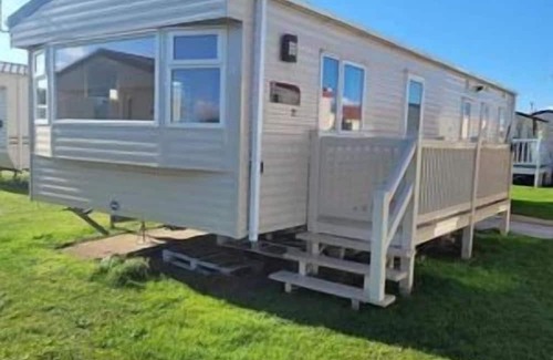 Tunstall Chalet De Ski | Budget 3-Bed Caravan in Tunstall, Hull