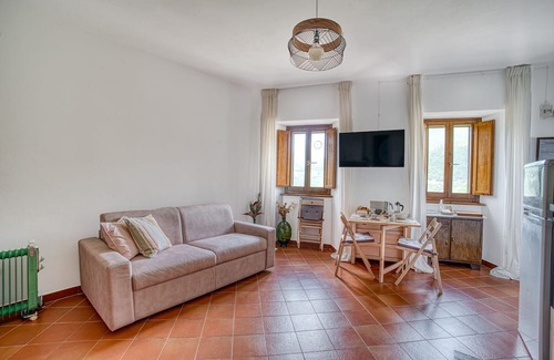 Vallo di Nera Maison | Holiday Home 'Il Tripode - Le Dimore Del Bordone' with Mountain View