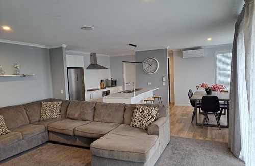 Richmond Maison | Richmond Tasman Nelson. New 3bdrm. 2 Bathroom House with Double Garage. Central
