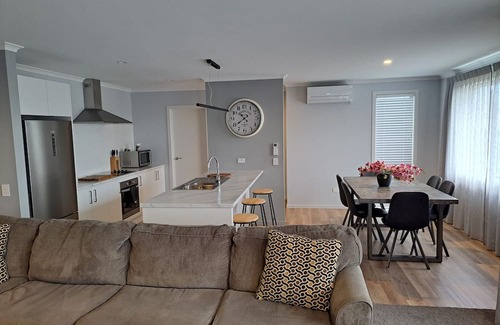 Richmond Maison | Richmond Tasman Nelson. New 3bdrm. 2 Bathroom House with Double Garage. Central