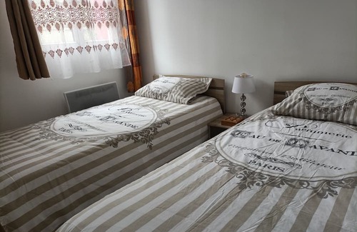 Franqueville-Saint-Pierre Appartement | Maisonnette 10 mn de Rouen, Proche de Toutes Commodités