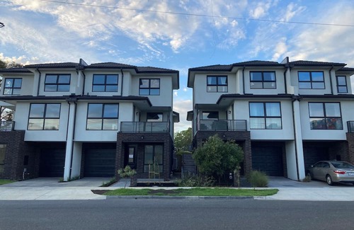 Wantirna South Maison | Brand new town house 200m from Knox Westfield Shopping close to many amenities