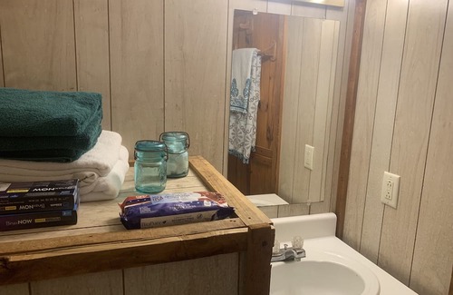 Henning Cabine | Hunting fishing cabin Fort pillow 2bd pets/kids ok, sleeps up to 7 ppl