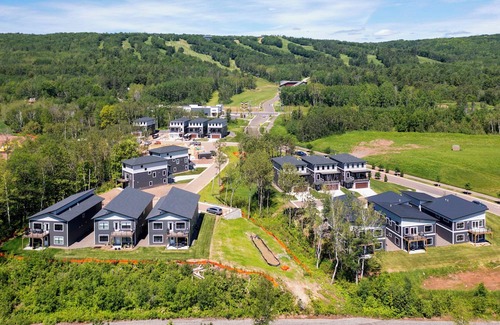 Duluth Appartement | RiverWest Waterside - Beautiful 2 BR pet friendly home at the base of Spirit Mtn.