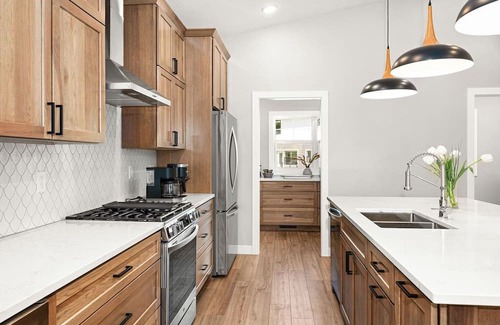 Duluth Maison | RiverWest Lakeview - Beautiful 2 BR pet friendly home at the base of Spirit Mtn.