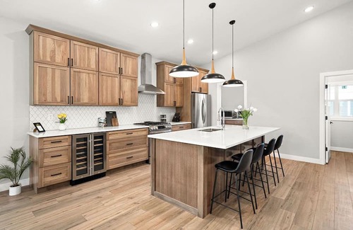Duluth Maison | RiverWest Lakeview - Beautiful 2 BR pet friendly home at the base of Spirit Mtn.