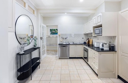 South Brisbane Appartement | European Château/riverside view backyard/2 carpark