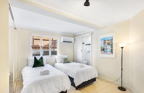 South Brisbane Appartement | European Château/riverside view backyard/2 carpark
