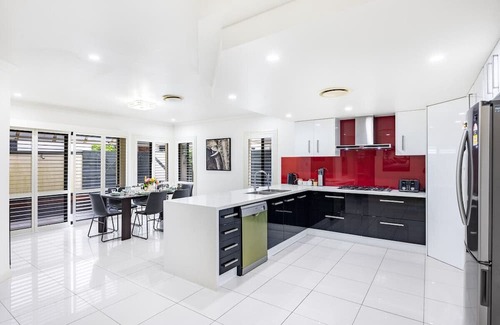 Sunnybank Hills Maison | Spacious Comfy 5 Bedroom Home near Sunnybank