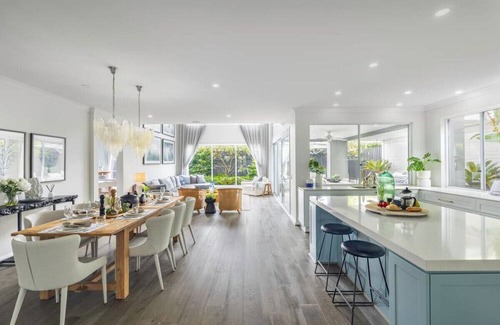 Rochedale Maison | Stunning & Luxurious 4-Bedroom Mansion @Rochedale