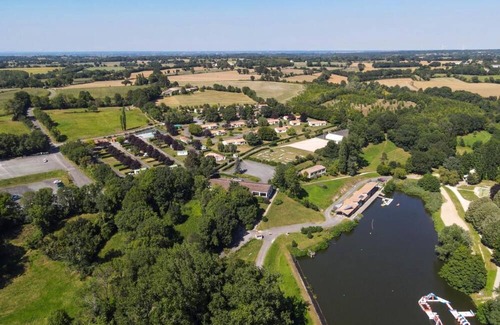 Prailles Location De VR | Serene Lakeside Retreat with Heated Pool, Nature Activities & Lake View