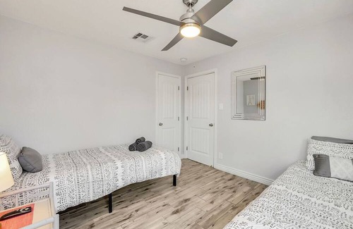 Coronado Maison | Phoenix Retreat, Main House and Casita, Sleeps 8