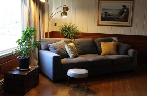 Hamden Maison | Mid-Century Modern Cabin. Minutes from Yale