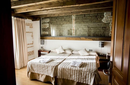 Velayos Appartement | Double room with whirlpool bath