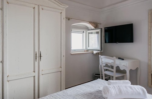 Borgio Verezzi Lit Et Petit-Déjeuner | Ca' d'Alda - Piazza: elegant room with sea view