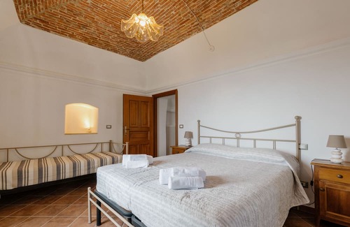 Borgio Verezzi Lit Et Petit-Déjeuner | Ca' d'Alda - Piazza: elegant room with sea view